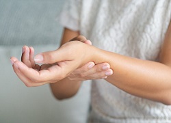 Тендовагініт руки, бурсит, гігрома – лікування болю в суглобі кисті: Клініка Медітон