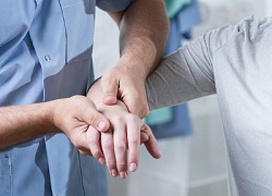 Біль у зап'ясті – прийом невролога та травматолога у Кривому Розі
